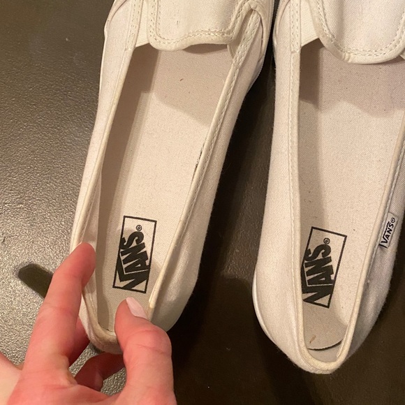 White vans - Picture 3 of 5